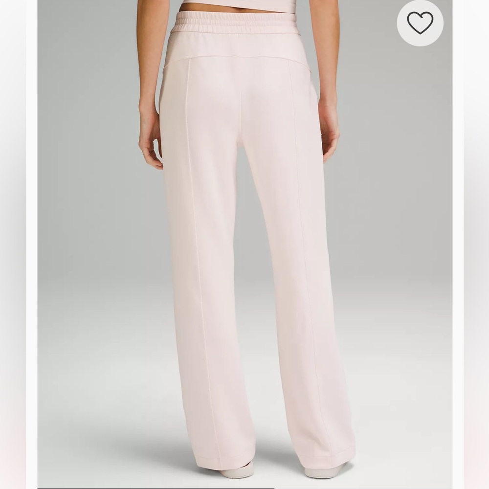 Lululemon softstreme in strawberry milkshake **NEW** - Picture 4 of 8